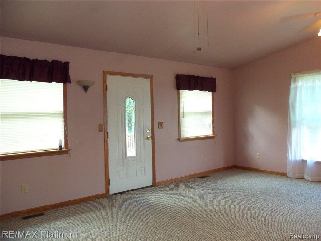 9393 Lehring Road Durand, MI 48429 - Photo 3 of 15 MASTER/FAMILY ROOM
