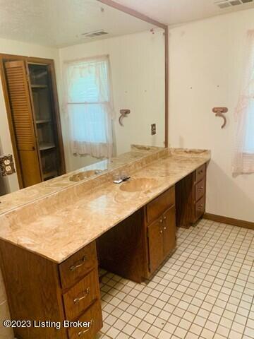 215 Paddock Road Shepherdsville, KY 40165 - Photo 4 of 18 Picture28