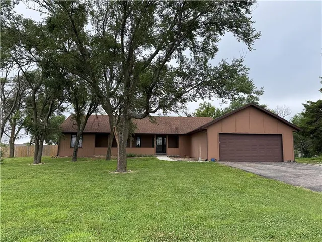 $239,000 | 1011 North Arrowhead Drive, Burlington, KS 66839