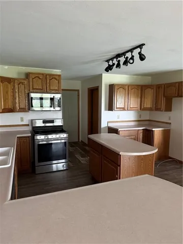 $239,000 | 1011 North Arrowhead Drive, Burlington, KS 66839