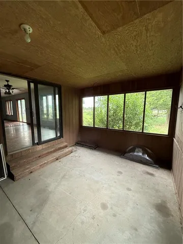 $239,000 | 1011 North Arrowhead Drive, Burlington, KS 66839