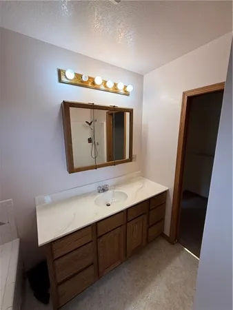 $234,000 | 1011 North Arrowhead Drive, Burlington, KS 66839