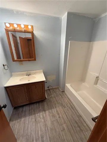 $239,000 | 1011 North Arrowhead Drive, Burlington, KS 66839