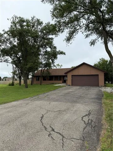 $239,000 | 1011 North Arrowhead Drive, Burlington, KS 66839