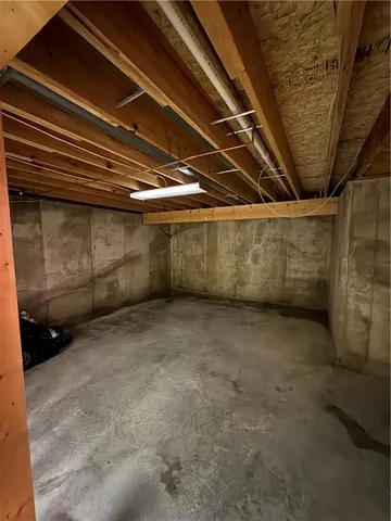 $239,000 | 1011 North Arrowhead Drive, Burlington, KS 66839