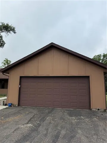 $239,000 | 1011 North Arrowhead Drive, Burlington, KS 66839