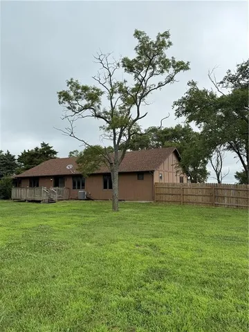 $239,000 | 1011 North Arrowhead Drive, Burlington, KS 66839