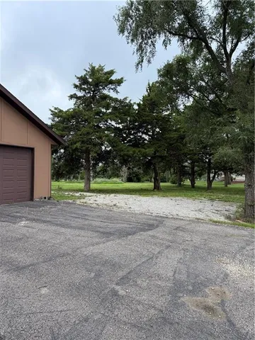 $239,000 | 1011 North Arrowhead Drive, Burlington, KS 66839