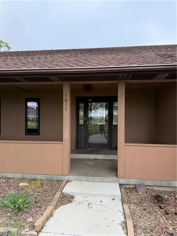 $239,000 | 1011 North Arrowhead Drive, Burlington, KS 66839