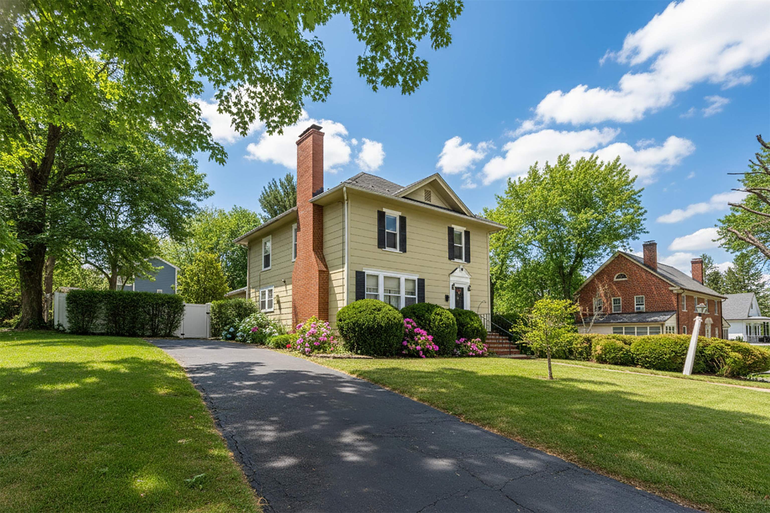 528 Locust Avenue Waynesboro, VA 22980 - Photo 3 of 47
