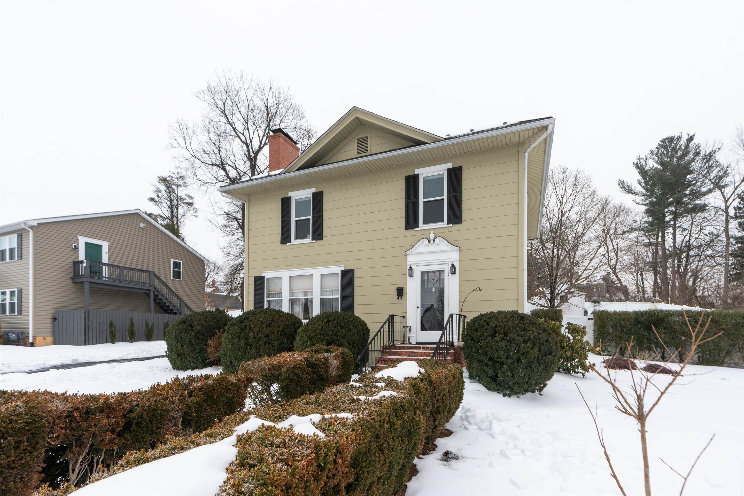 528 Locust Avenue Waynesboro, VA 22980 - Photo 5 of 47