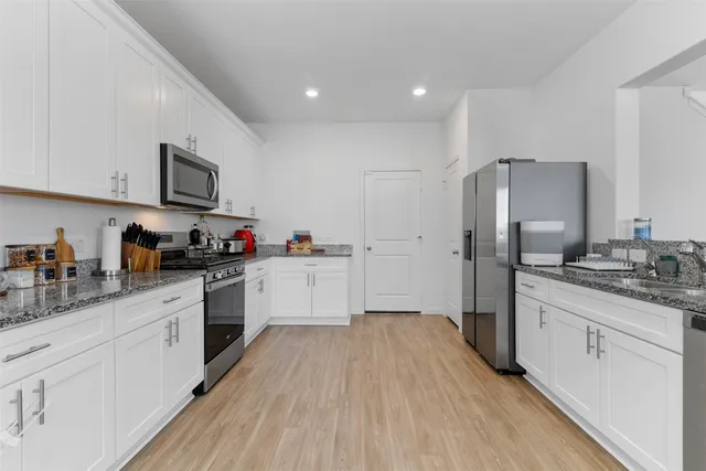 $2,300 | 19326 Sandy Woods Drive, Tomball, TX 77375