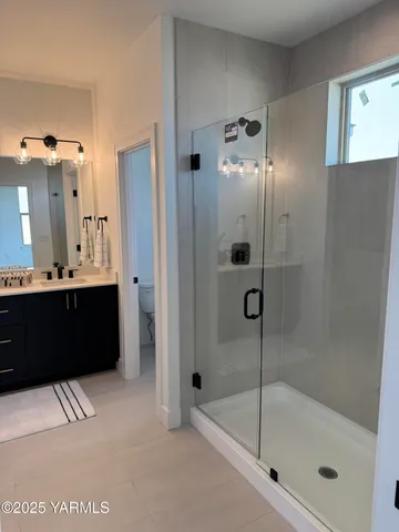 a bathroom with a toilet