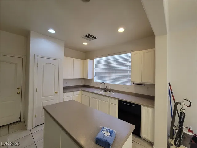 $1,800 | 8930 Partridge Hill Street, Las Vegas, NV 89148