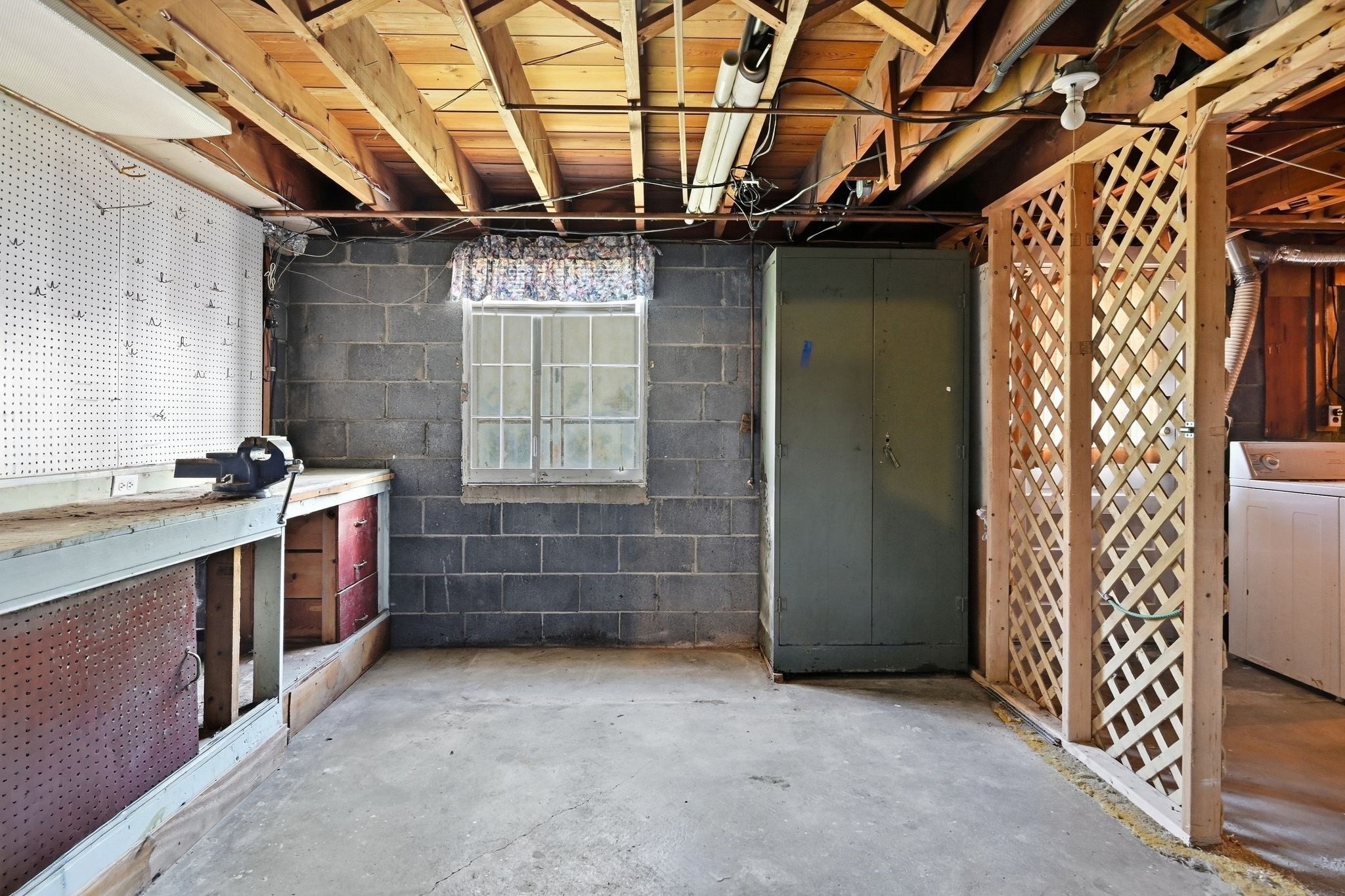 16 Holly Court Springfield, MA 01151 - Photo 33 of 42 Gallery Image 33