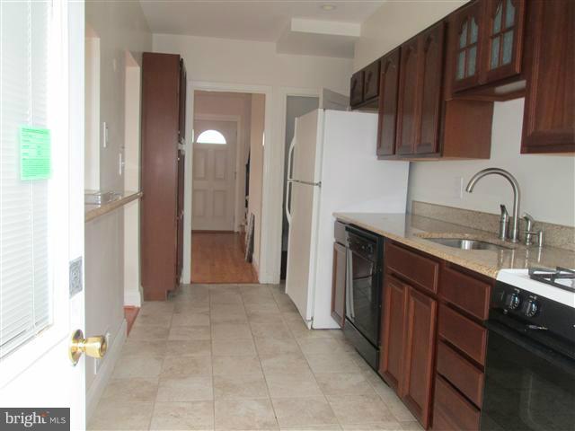 4120 Fallstaff Road Baltimore, MD 21215 - Photo 16 of 18 Kitchen