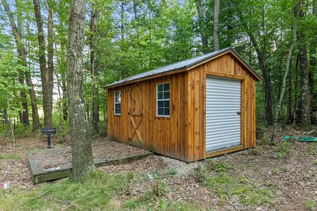 $179,900 | 4201 East 20th Street, White Cloud, MI 49349