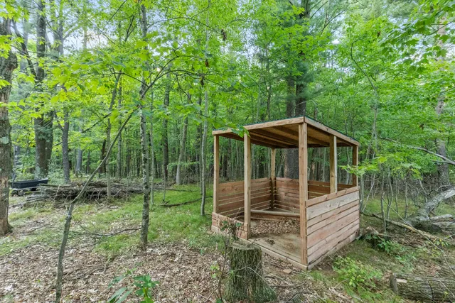 $179,900 | 4201 East 20th Street, White Cloud, MI 49349