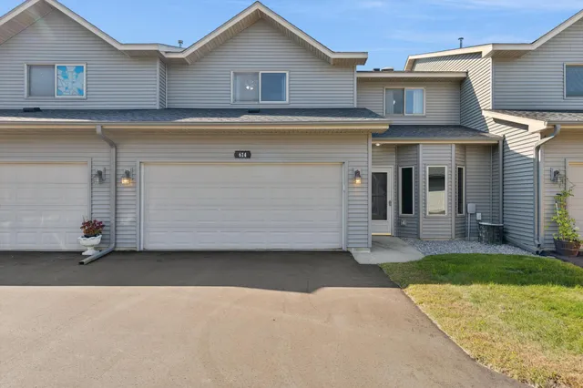 $232,900 | 614 2nd Street Northwest, New Prague, MN 56071