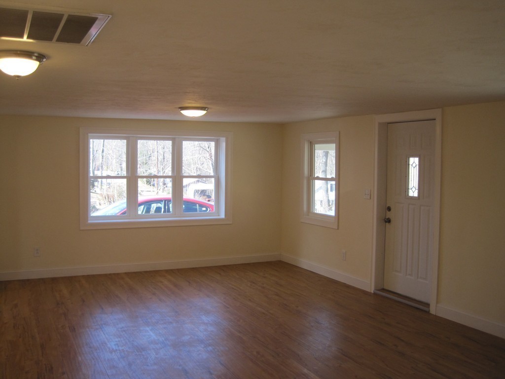 19 Inwood Road Auburn, MA 01501 - Photo 8 of 25 Gallery Image 8