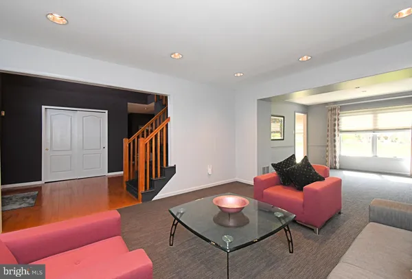 $975,000 | 27 Arabian Way, Holland, PA 18966