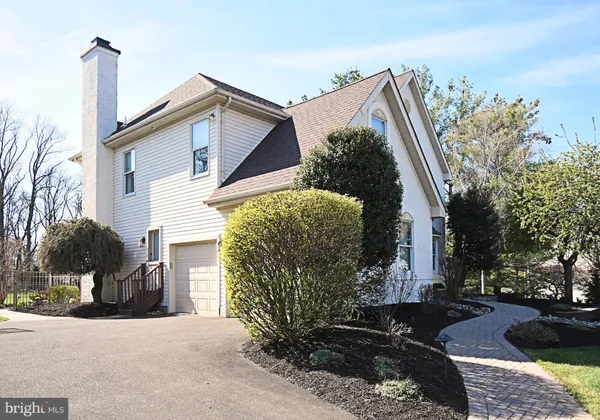 $975,000 | 27 Arabian Way, Holland, PA 18966