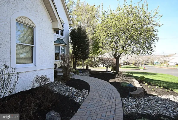 $975,000 | 27 Arabian Way, Holland, PA 18966