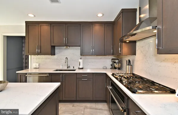 $975,000 | 27 Arabian Way, Holland, PA 18966