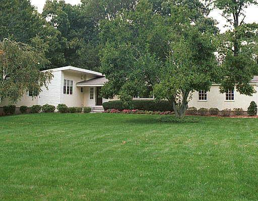 19 Edgemarth Hill Road Westport, CT 06880 - Photo 1 of 1 Gallery Image 1