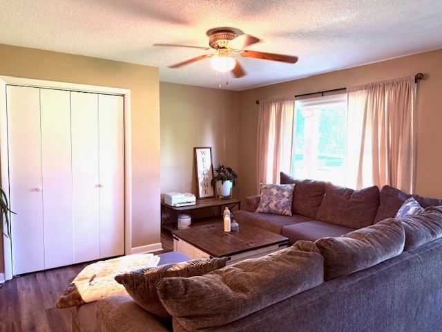 714 Howell Hill Road Flintville, TN 37335 - Photo 4 of 33 a living room with furniture and a window