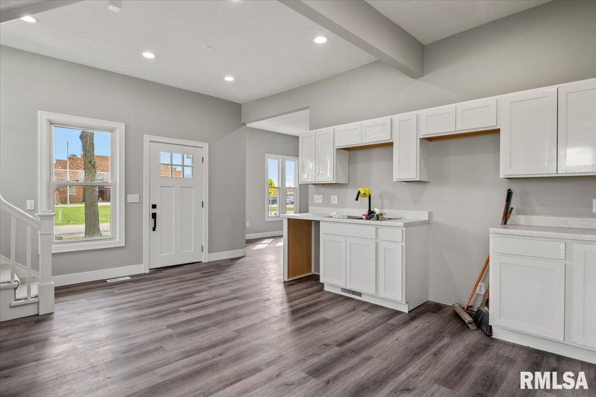 445 South Cleveland Street Greenview, IL 62642 - Photo 5 of 35
