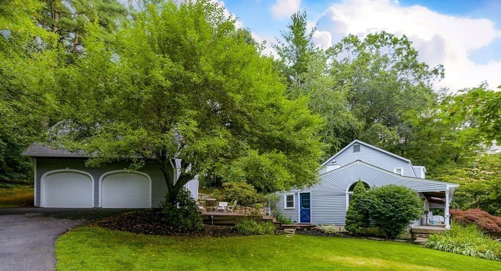 185 Middle Road Southborough, MA 01772 - Photo 2 of 36 Gallery Image 2