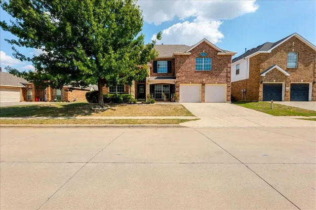 a view of house with yard