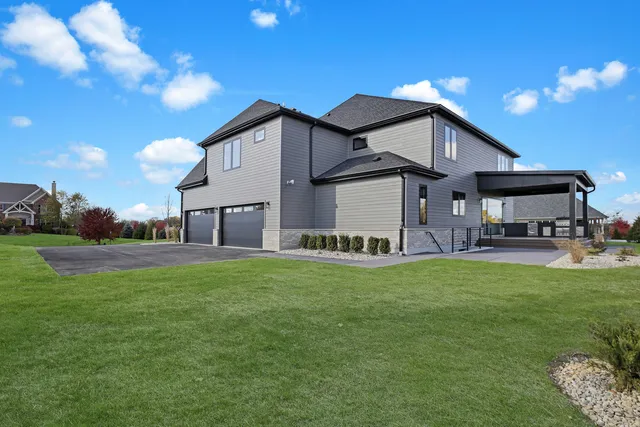 $1,750,000 | 23277 Enclave Lane, Lake Barrington, IL 60010