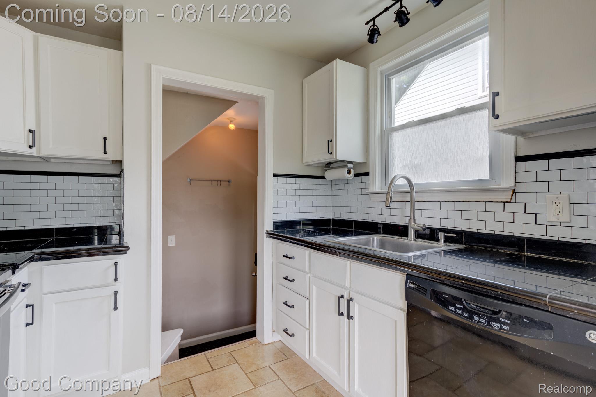 2211 Harvard Road Berkley, MI 48072 - Photo 8 of 45 2211 Harvard Rd.-12.jpg