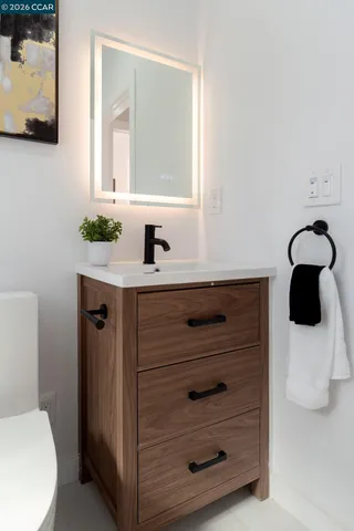 a view of a backyard with pathway