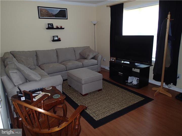 2555 Dutton Mill Road Aston, PA 19014 - Photo 5 of 7 Living Room