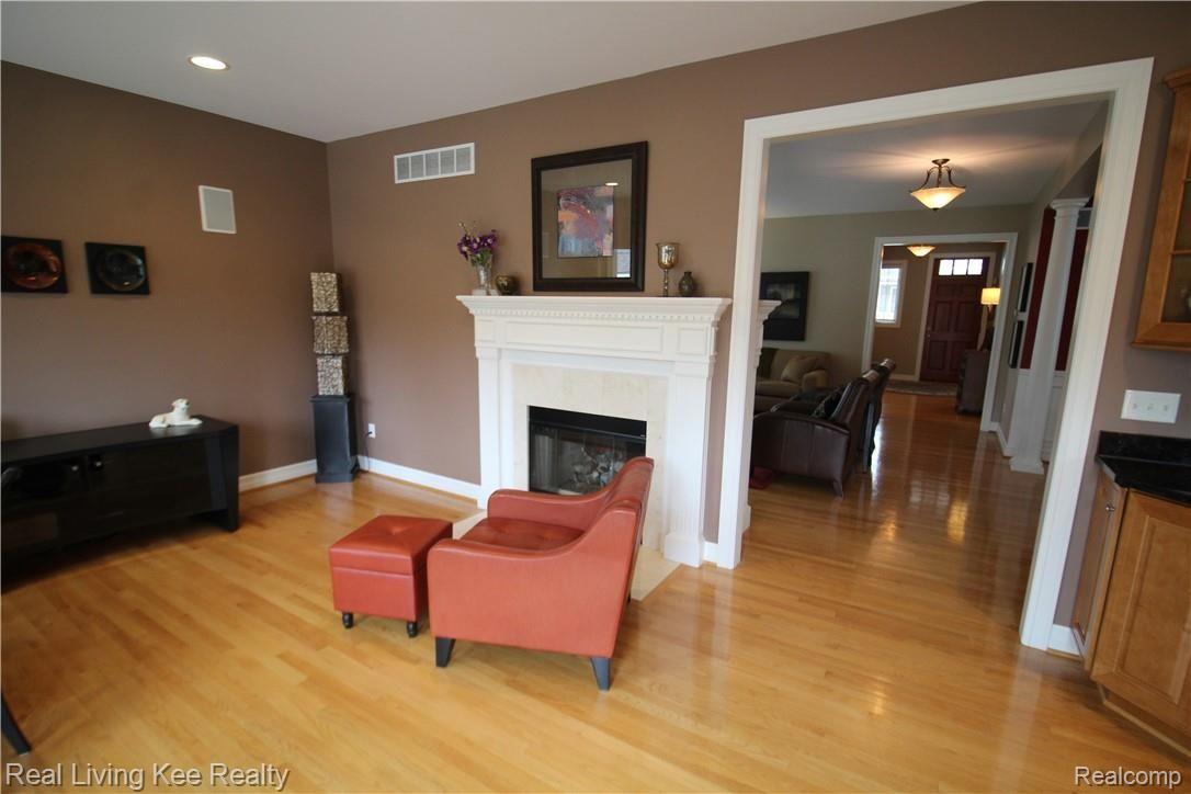 142 Drace Street Rochester, MI 48307 - Photo 9 of 76 20190430-IMG_4102.jpg