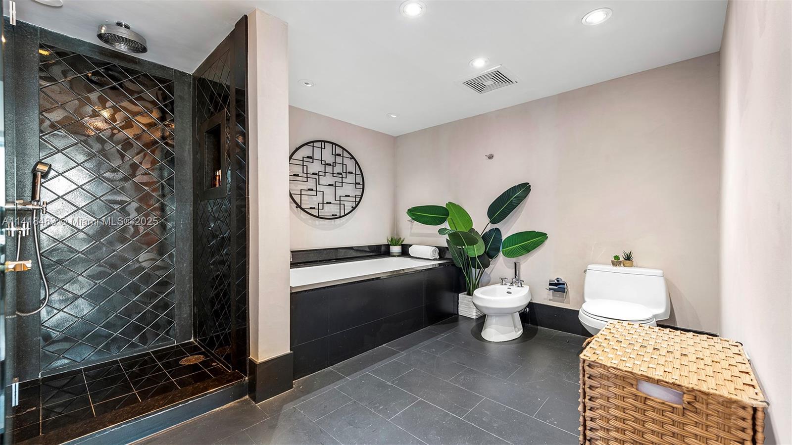 101 20th Street, Unit 2102 Miami Beach, FL 33139 - Photo 26 of 40 a view of a very nice looking dining room with a couch