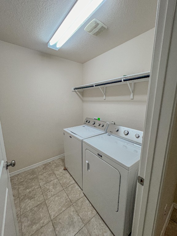 324 Druse Lane Jarrell, TX 76537 - Photo 9 of 29 a utility room with dryer and washer