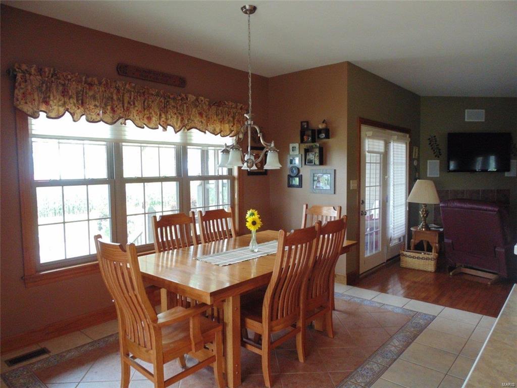 6504 Rockwell Road New Douglas, IL 62074 - Photo 3 of 63