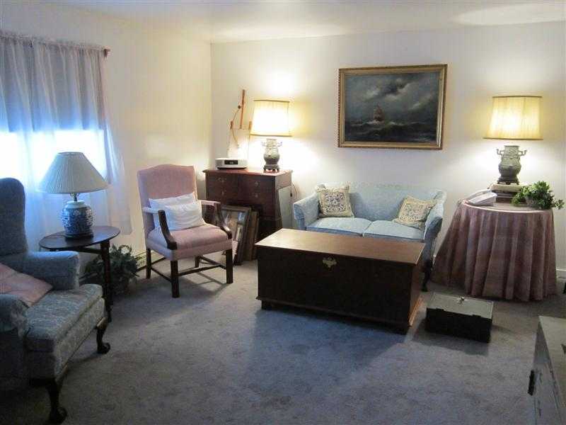 3 Magnolia Way Little Compton, RI 02837 - Photo 6 of 13 Den/Family/Great Room.