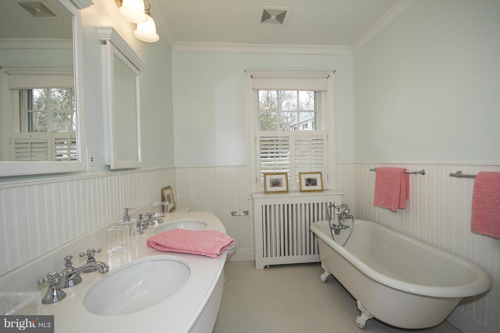 221 Edgevale Road Baltimore, MD 21210 - Photo 19 of 29 Bath (Master)