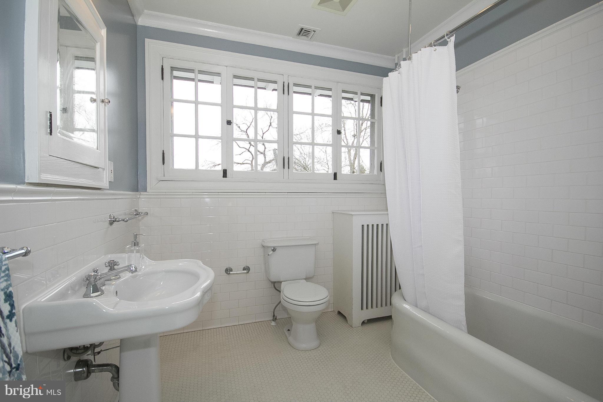 221 Edgevale Road Baltimore, MD 21210 - Photo 22 of 29 Bath
