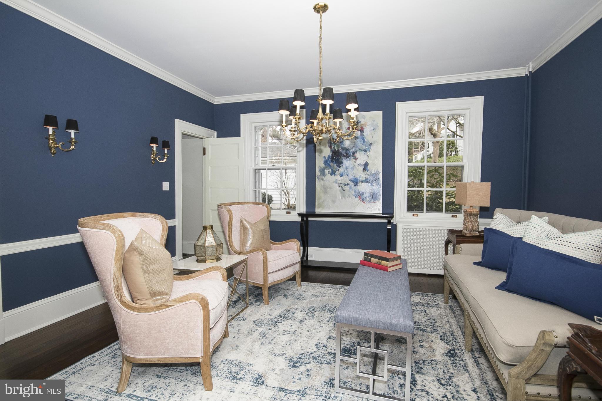 221 Edgevale Road Baltimore, MD 21210 - Photo 7 of 29 Living Room
