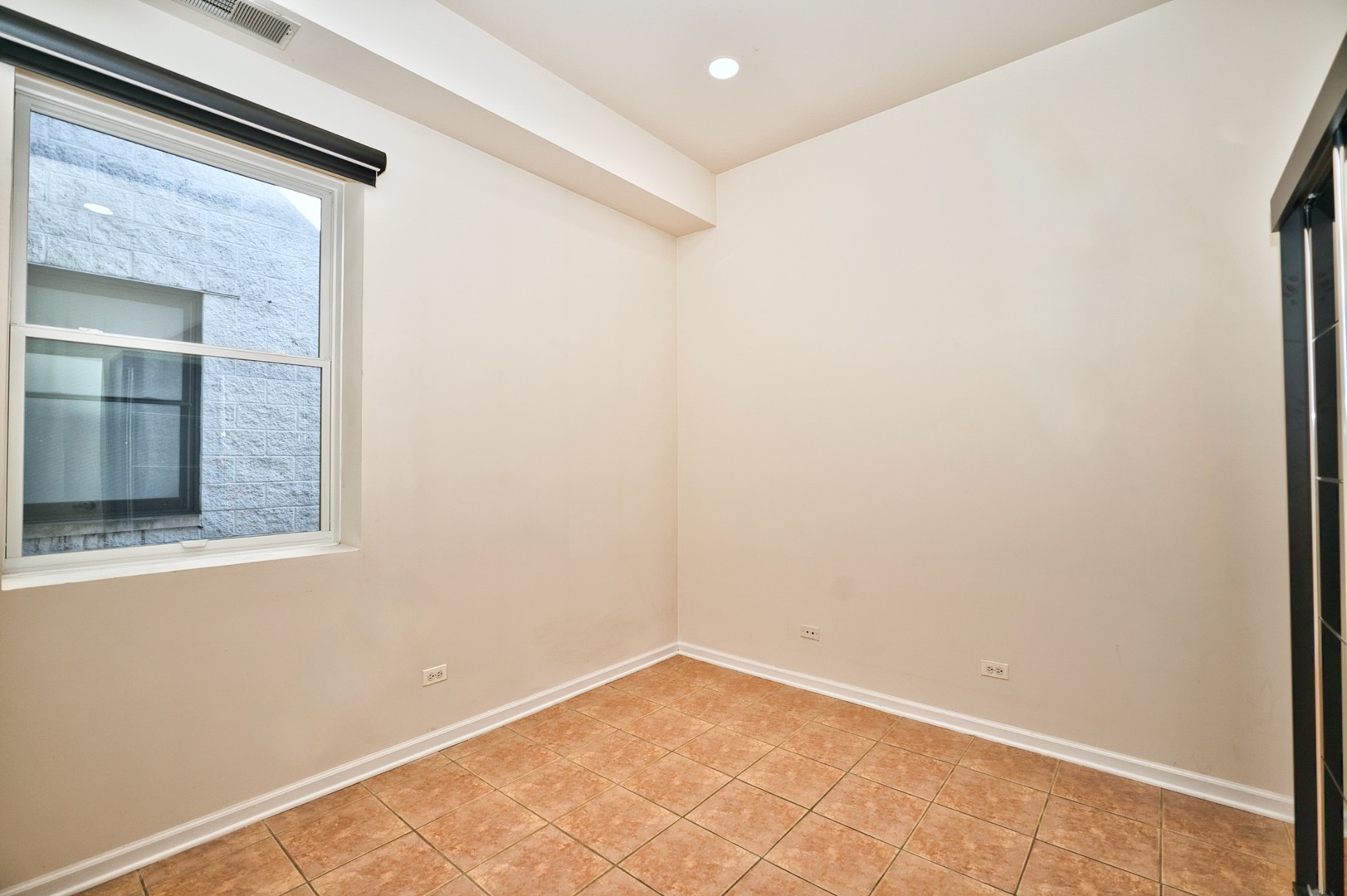 2317 West Wolfram Street, Unit 515 Chicago, IL 60618 - Photo 28 of 35 a view of an empty room