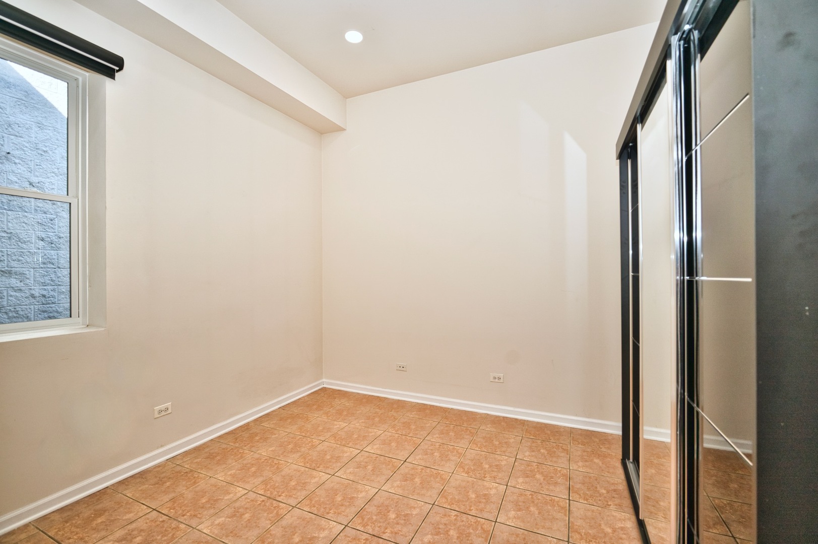 2317 West Wolfram Street, Unit 515 Chicago, IL 60618 - Photo 29 of 35 a view of an empty room