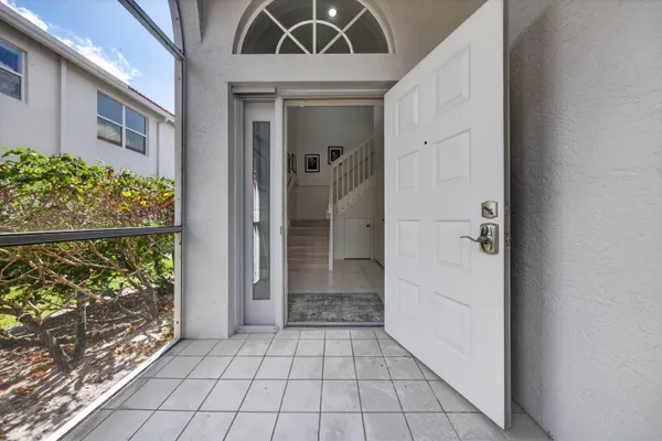a view of a entrance door of the house