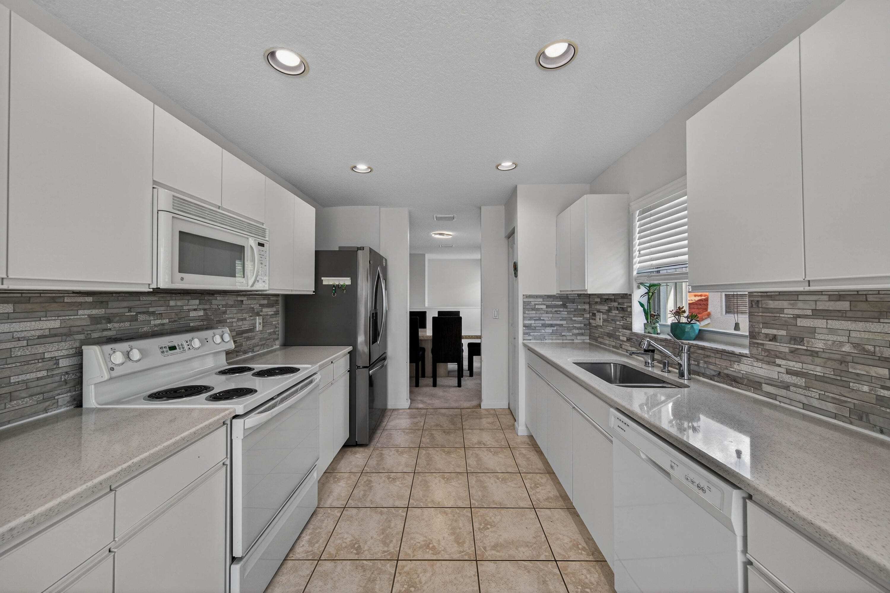 7676 Springwater Place, Unit 201 Boynton Beach, FL 33437 - Photo 5 of 44 daigle-43