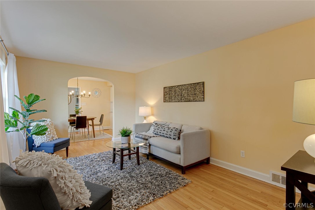 5812 West Rois Road Richmond, VA 23227 - Photo 3 of 31 Gallery Image 3